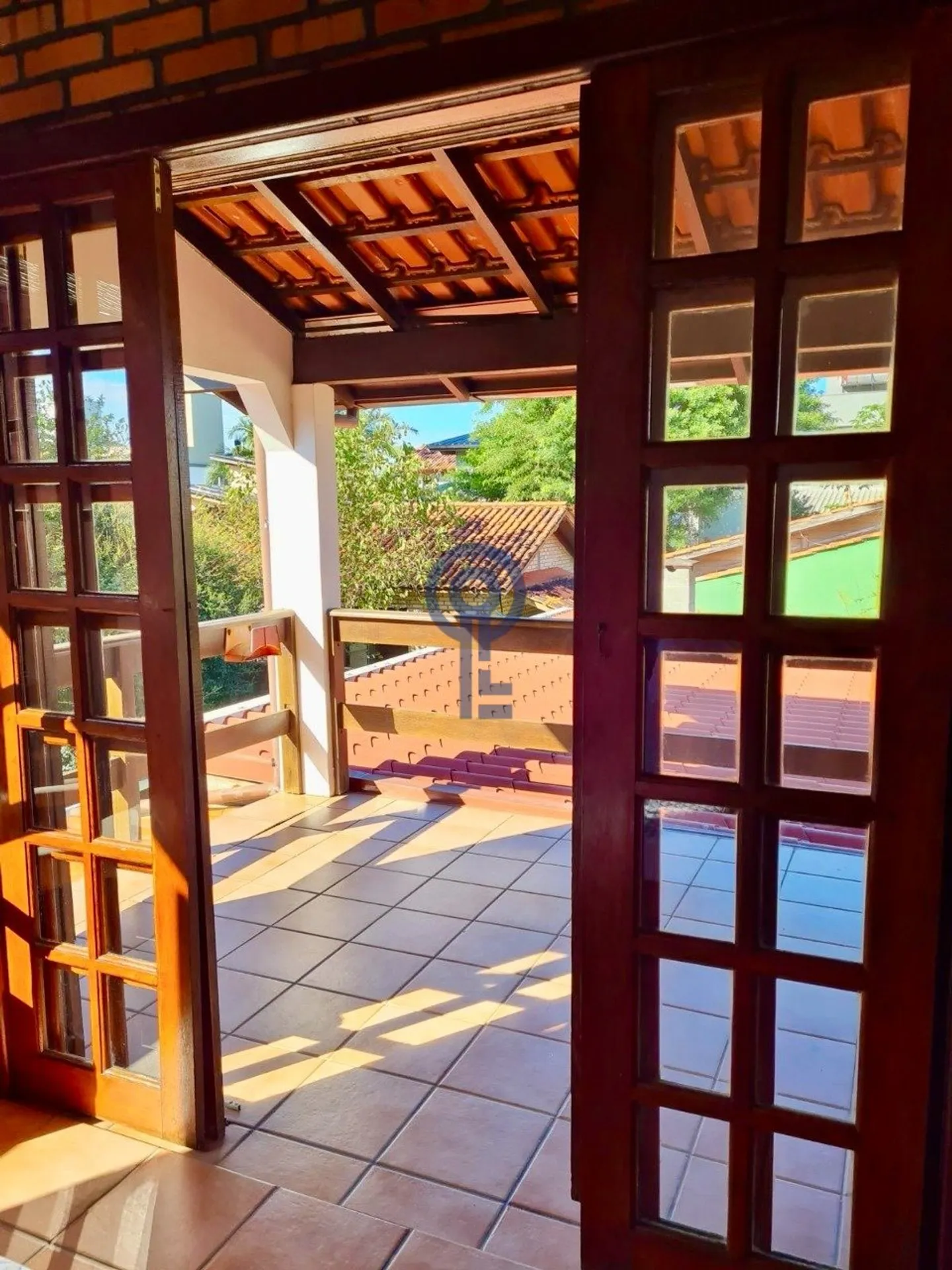 House with 2 bedrooms, both en-suite, plus private garden — photo 2