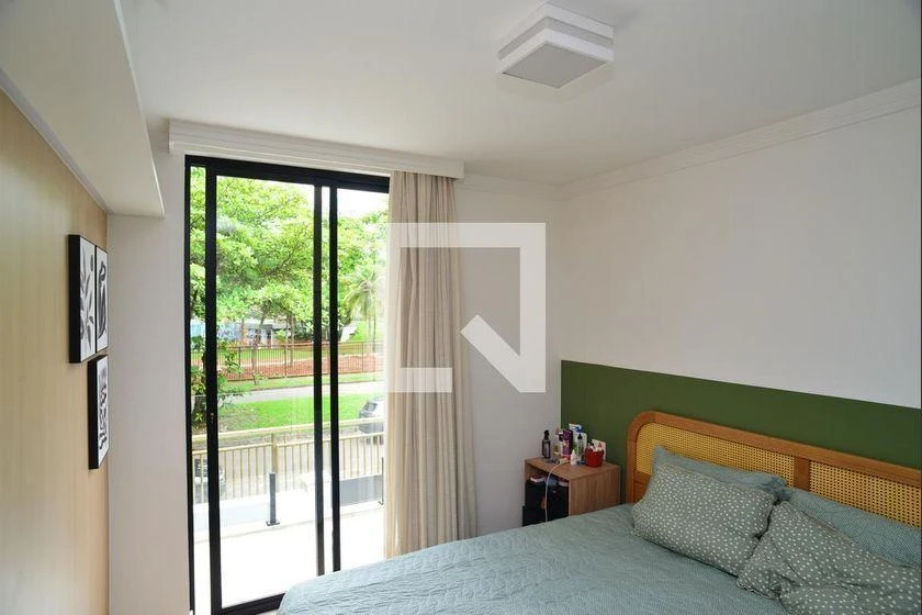 6-bedroom house with a bathtub — photo 17