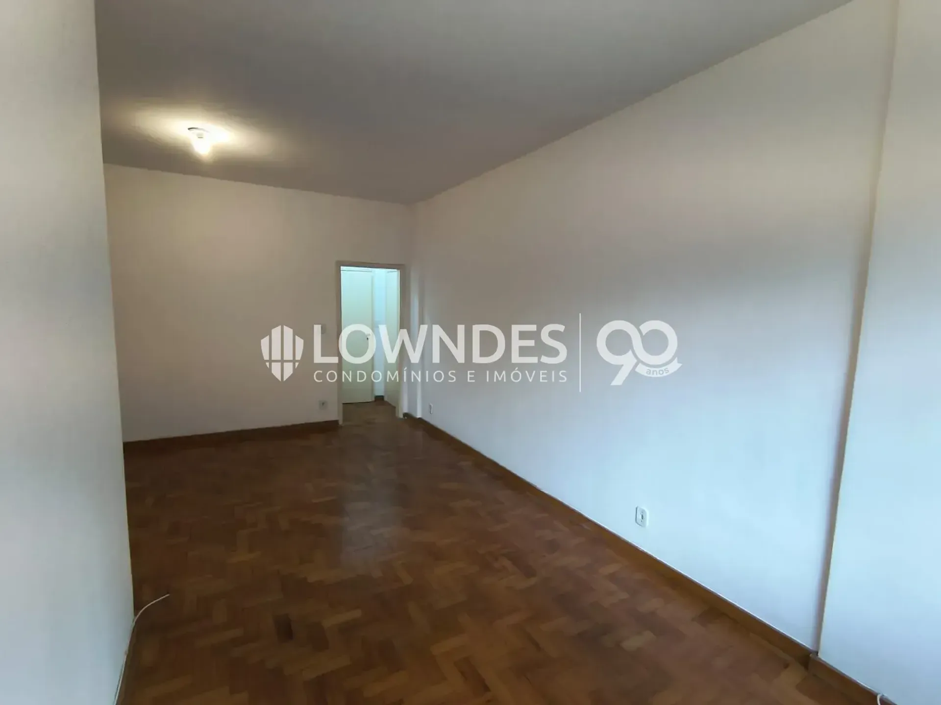 3-bedroom apartment with wood or laminate floors — photo 20