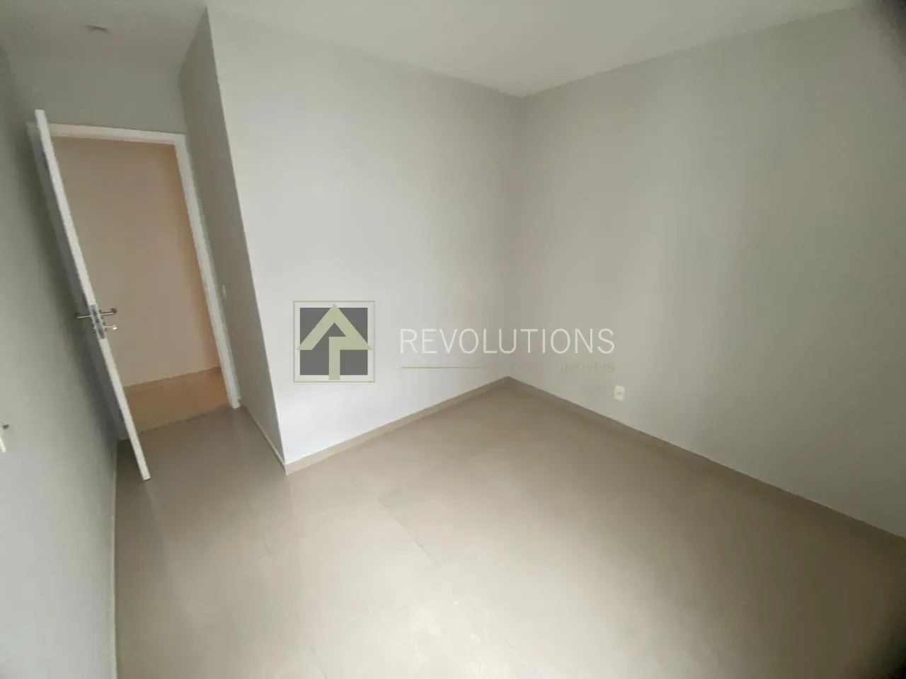Apartamento de 3 quartos em condomínio com piscina — photo 11