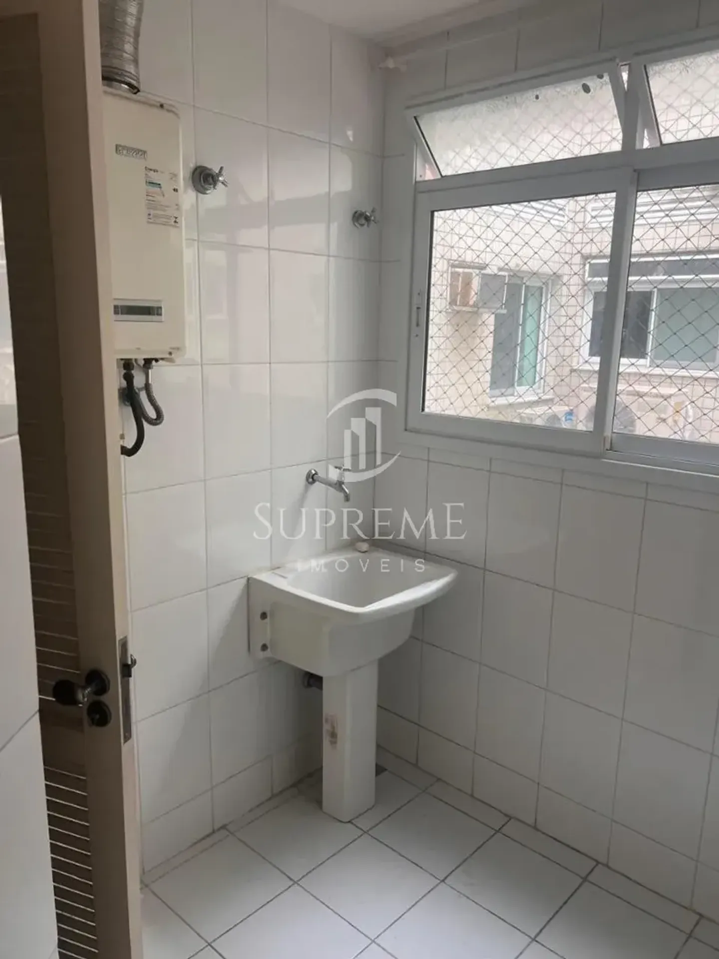 Jacuzzi in a 3-bedroom apartment, 119 m² — photo 16