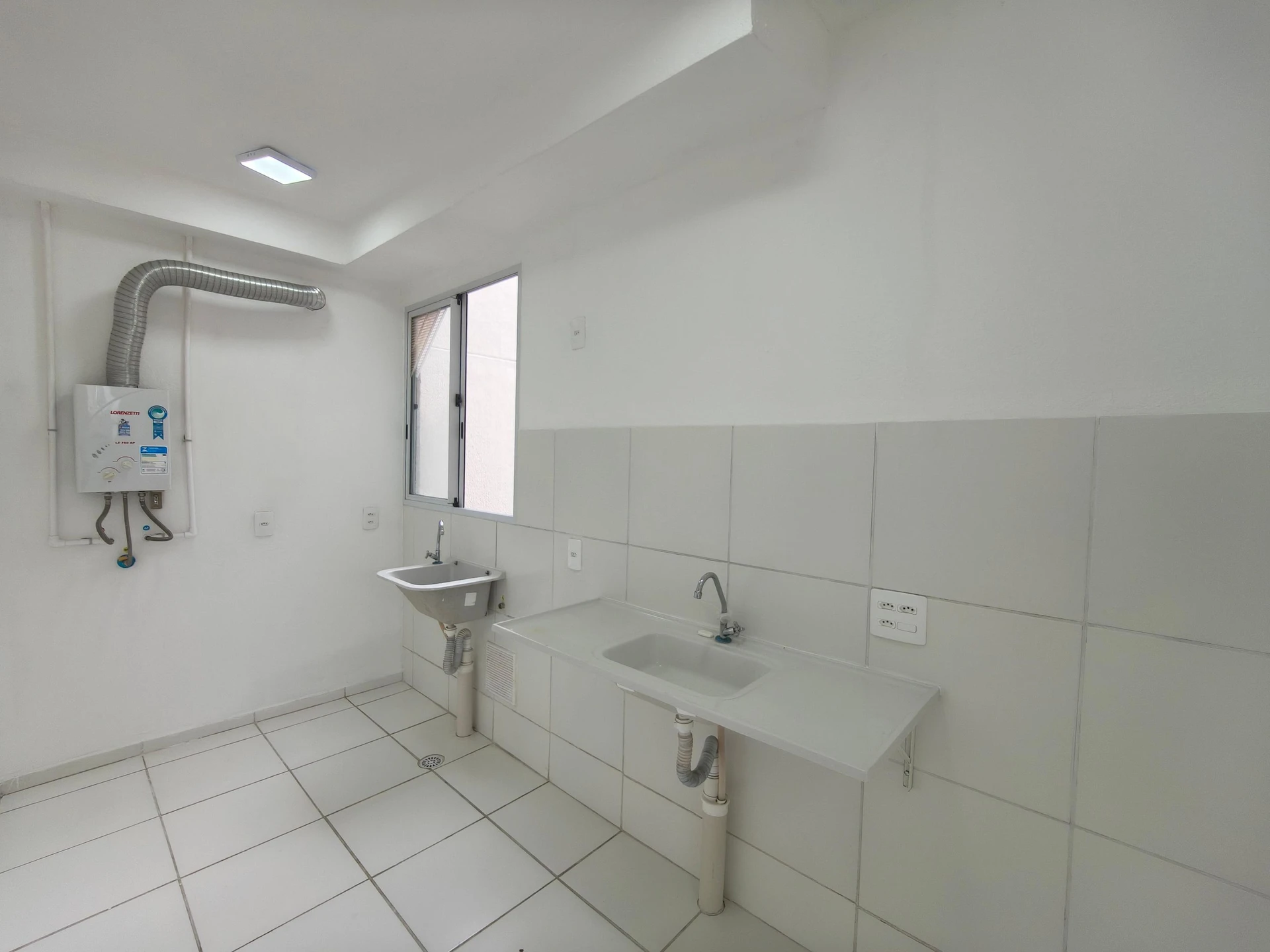 Unfurnished 2-bedroom apartment with 1 parking space — photo 9