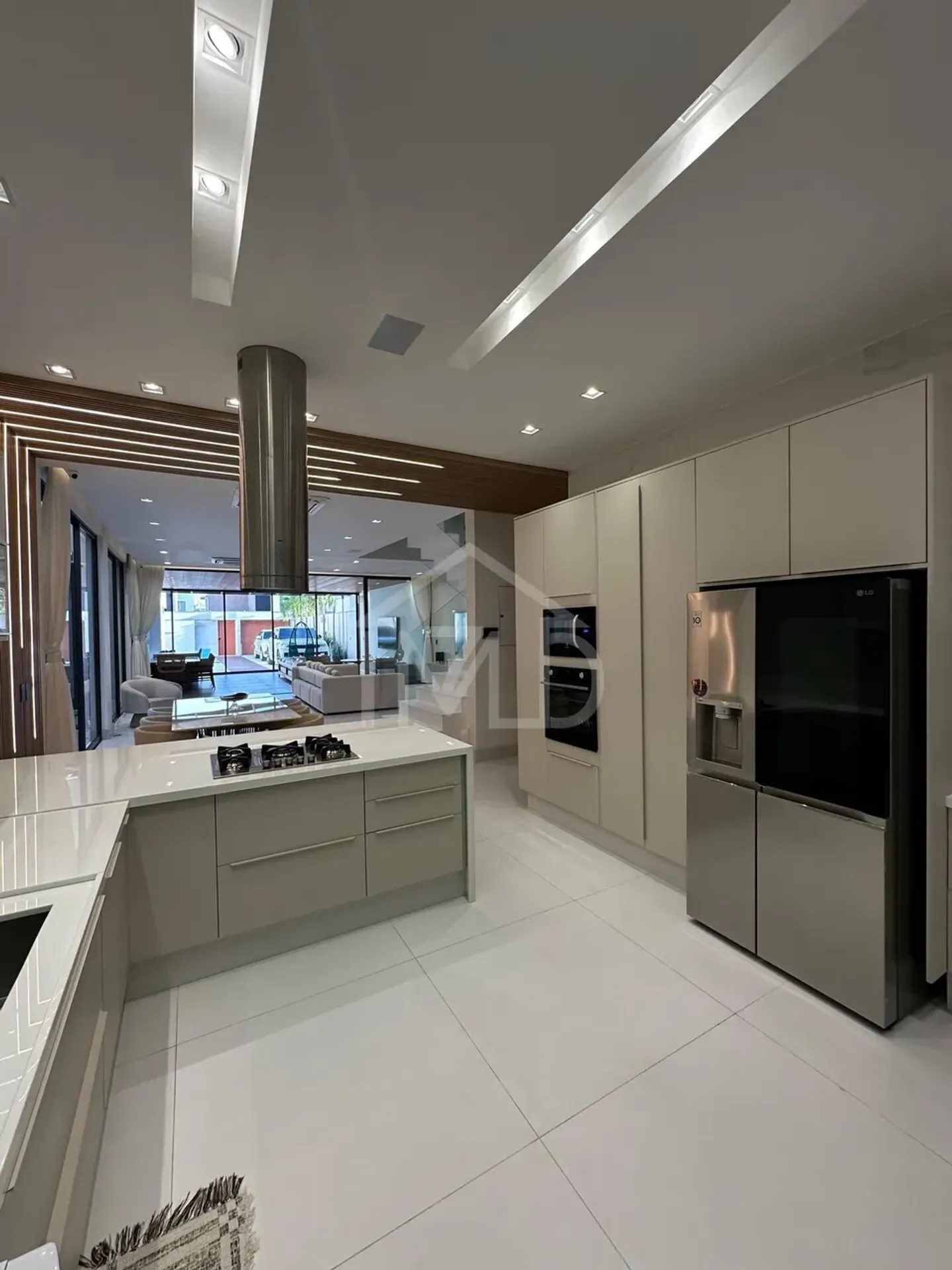 Furnished house with 4 bedrooms and 600 m² — photo 37
