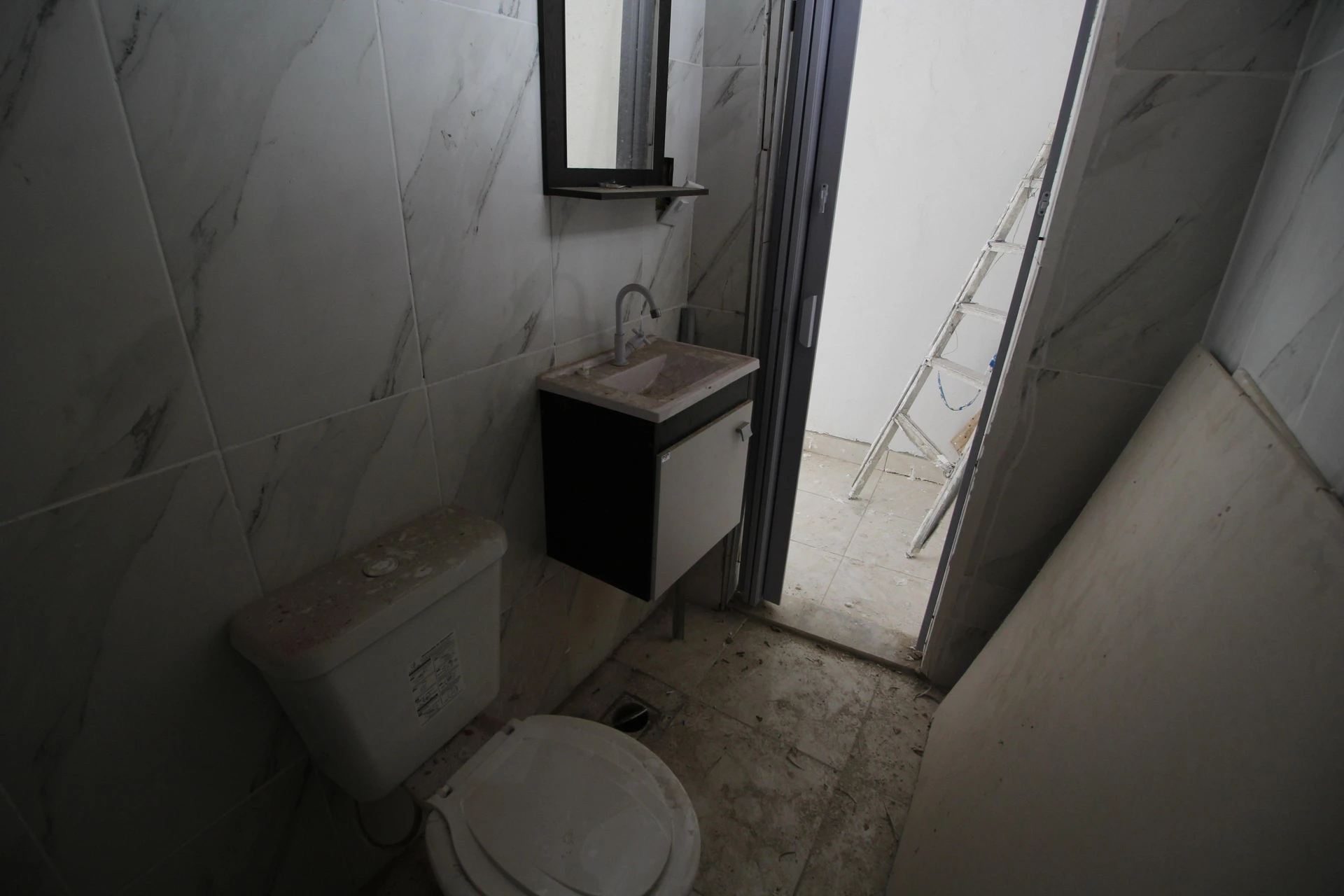 Unfurnished studio with 1 bedroom and 1 bathroom
