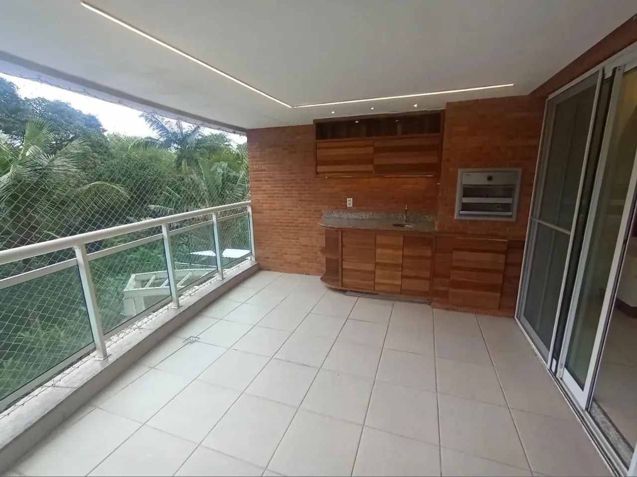 3-bedroom apartment with a grill on the balcony — photo 7