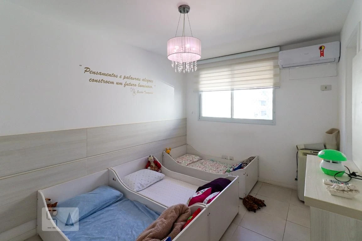 Rental apartment with 4 bedrooms and a glassed-in balcony — photo 21