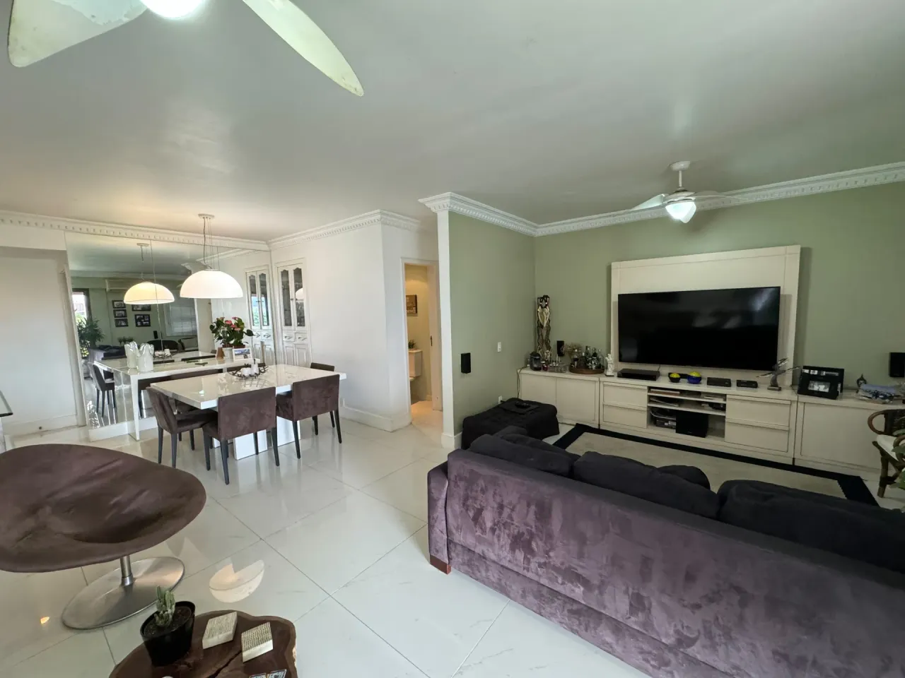 Furnished 4-bedroom apartment with glass balcony — photo 10