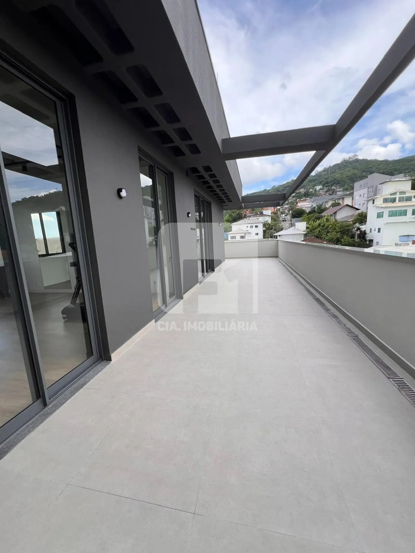 Furnished 46 m² studio with 1 parking space — photo 25