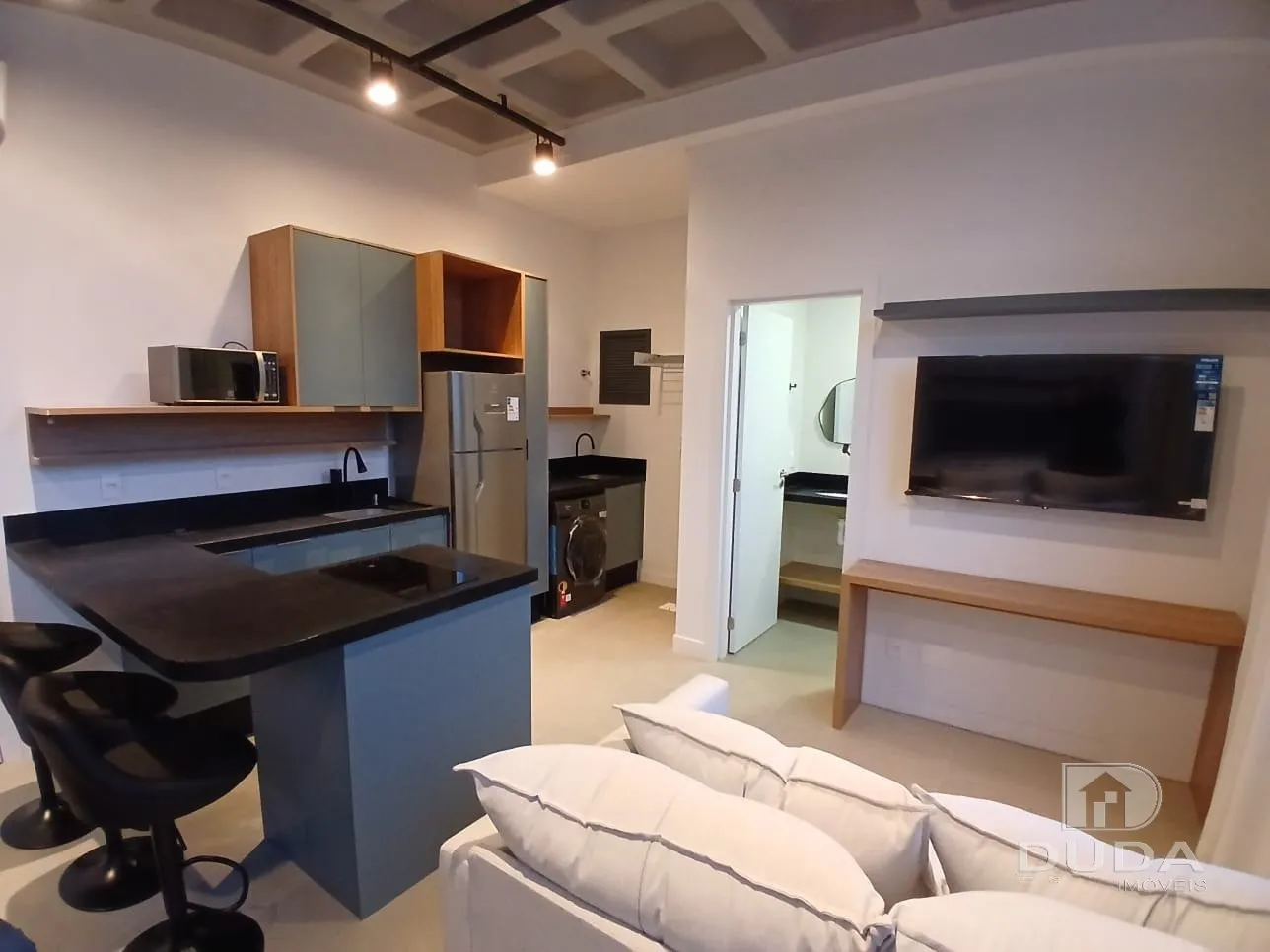 Furnished 1-bedroom apartment with balcony grill — photo 16