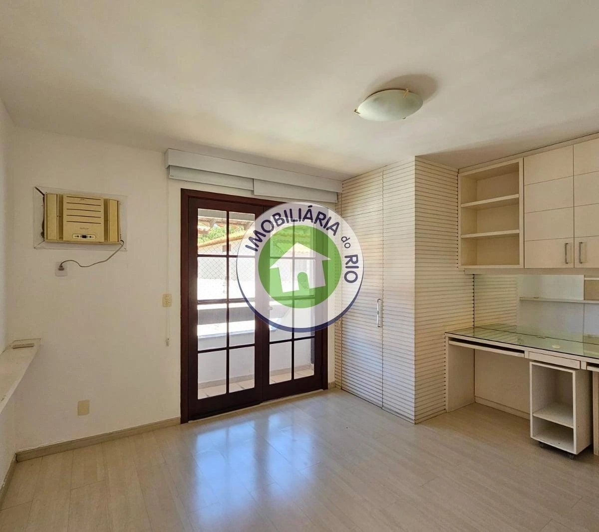 House with 4 bedrooms and 5 bathrooms plus balcony — photo 23
