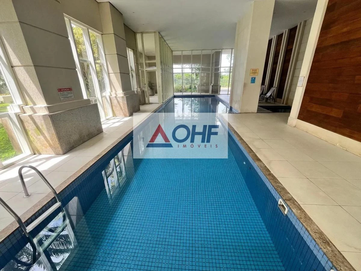 Bathtub in a 5-bedroom apartment, 555 m² — photo 51