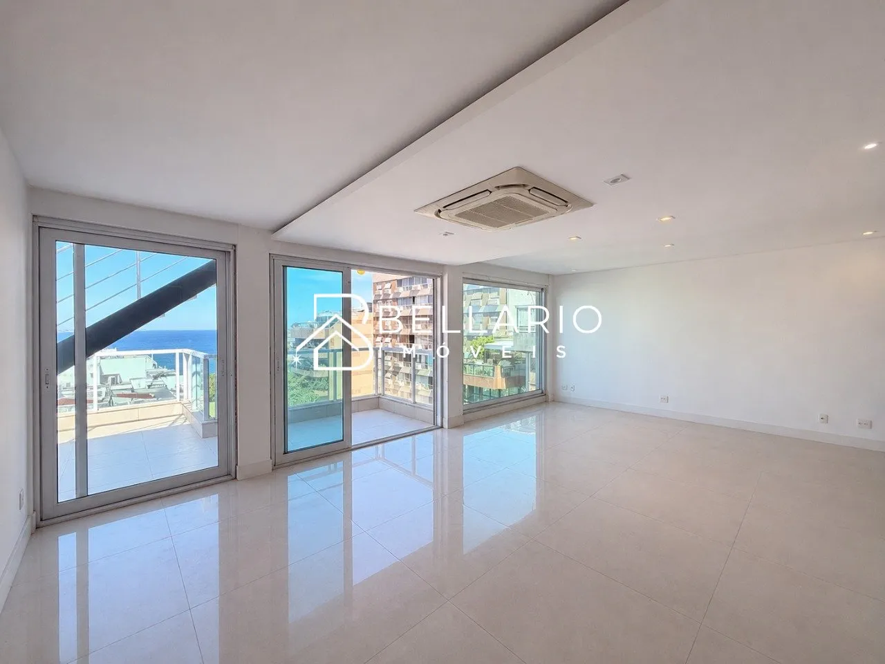 Unfurnished apartment with 3 bedrooms and 4 bathrooms — photo 22