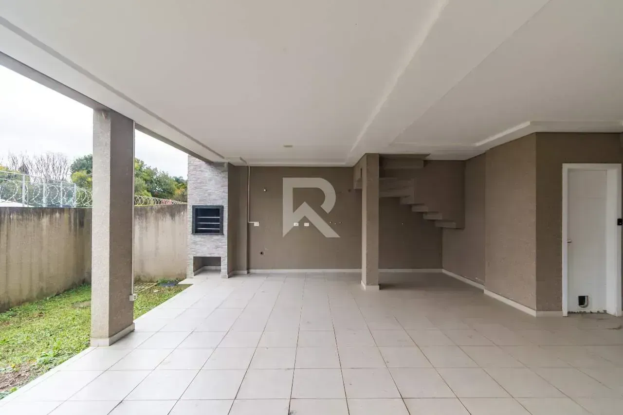 House with 5 bedrooms and 3 parking spaces — photo 34
