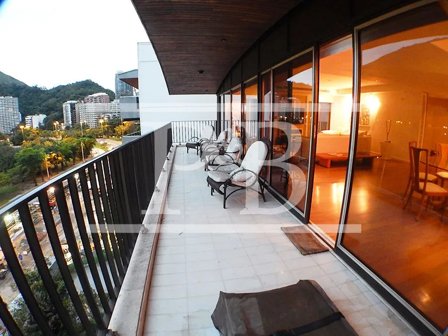 Apartamento de 3 dormitórios com 215 m² e 3 vagas — photo 6