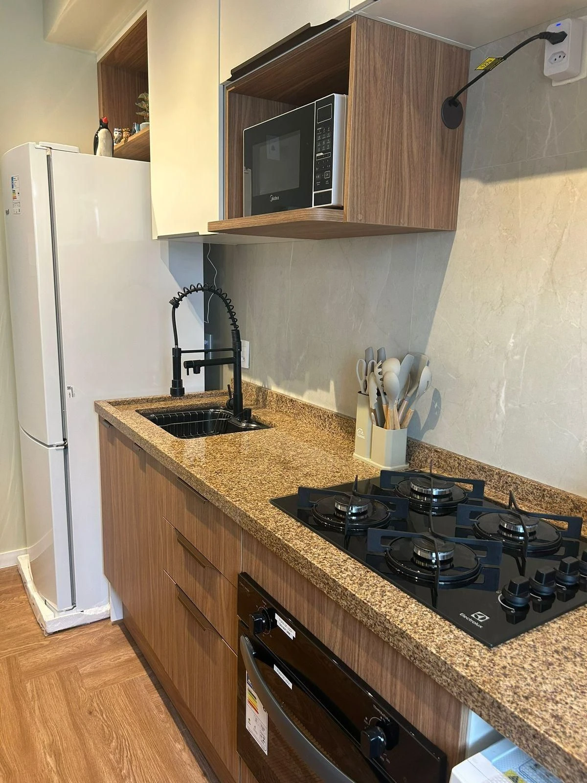 Apartamento mobiliado com cozinha americana e varanda envidraçada — photo 16