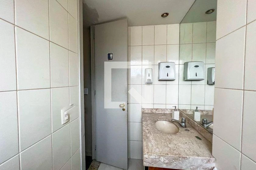 Apartment with 8 bedrooms, 3 bathrooms and 350 m² — photo 22