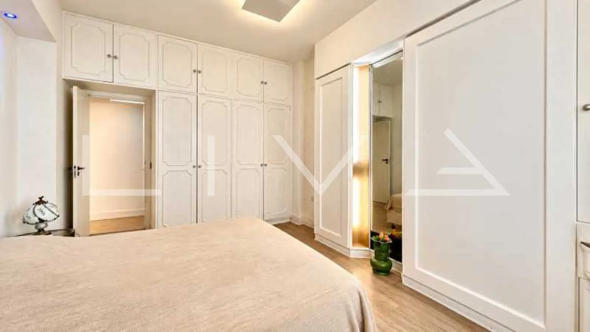 178 m² apartment with a bathtub and a water view — photo 6