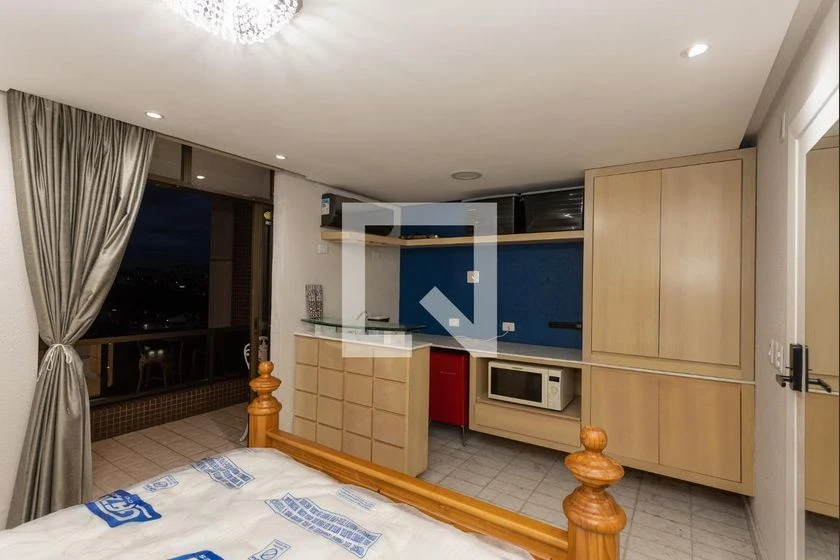 Studio with en-suite bedroom and a balcony — photo 2