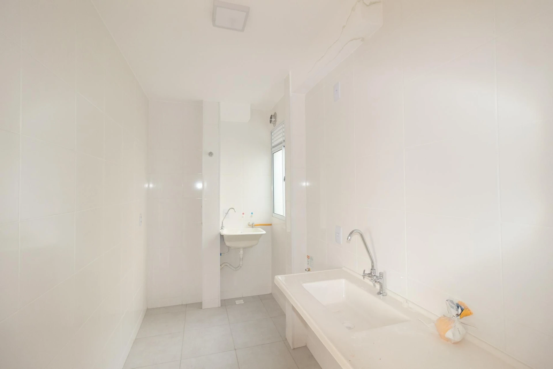 Unfurnished apartment with 2 bedrooms and laundry area — photo 29