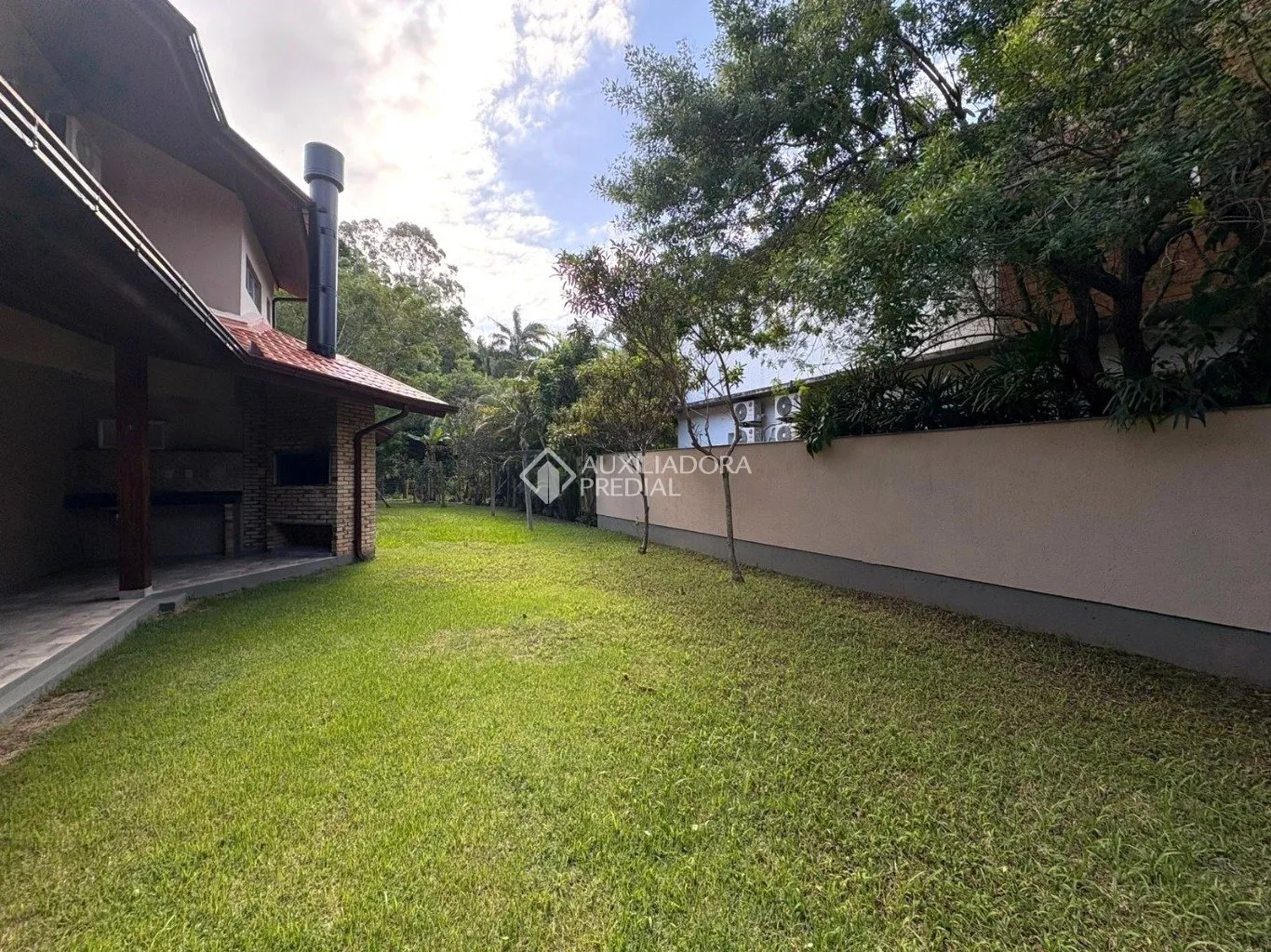 Closed-condominium house with 4 bedrooms and 3 bathrooms — photo 36