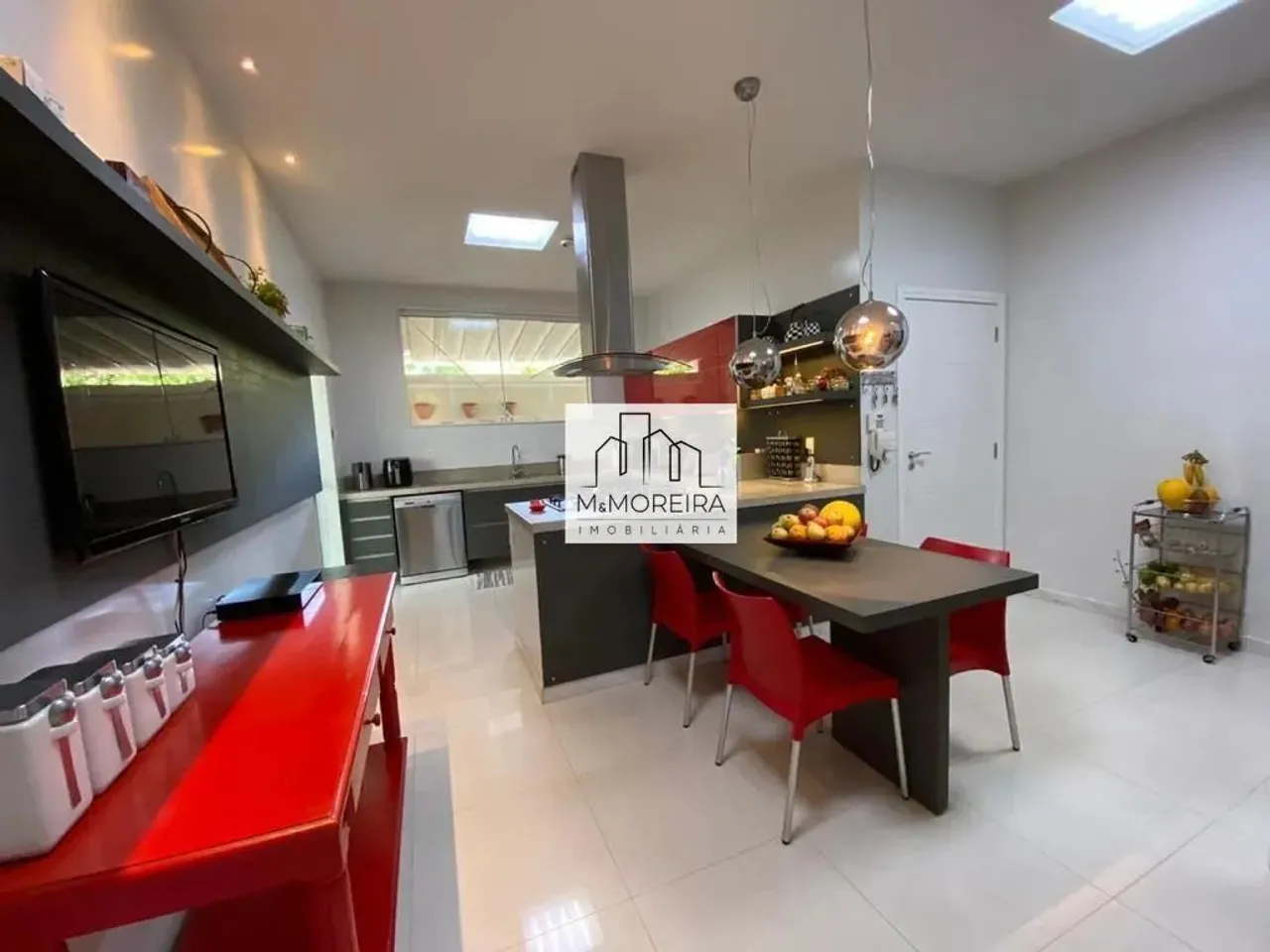650 m² house with 5 bedrooms and 5 bathrooms — photo 2