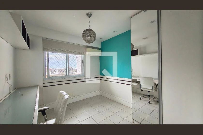 2-bedroom apartment in a building with a gym — photo 16
