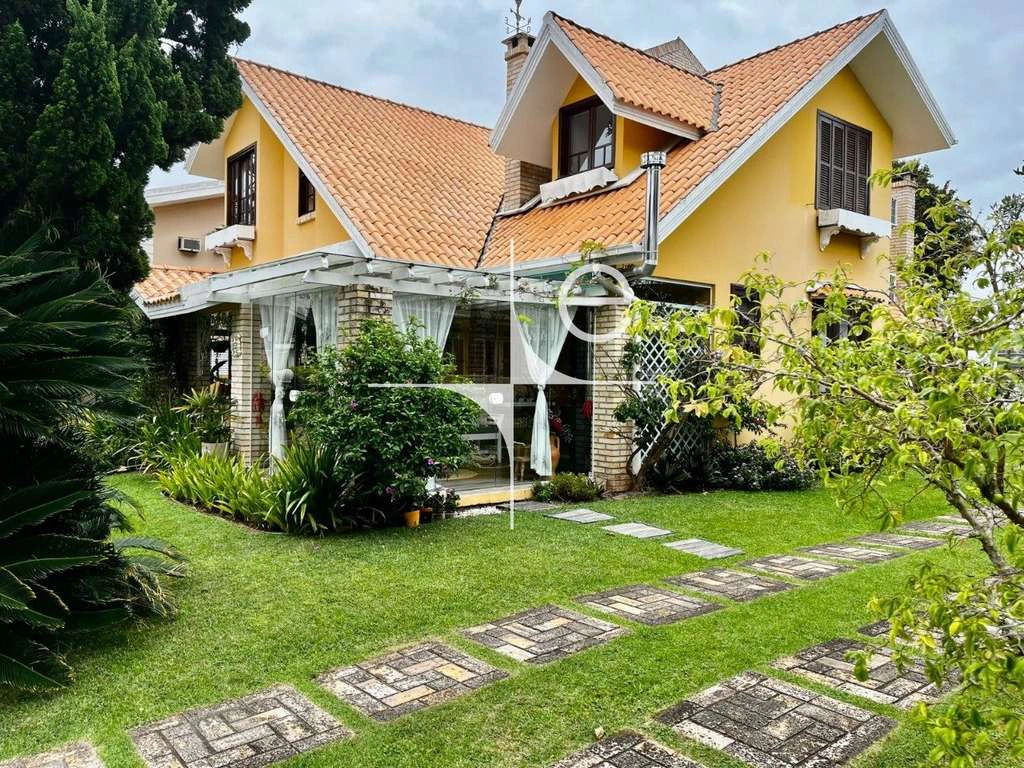 4-bedroom house with private garden, 243 m² — photo 3