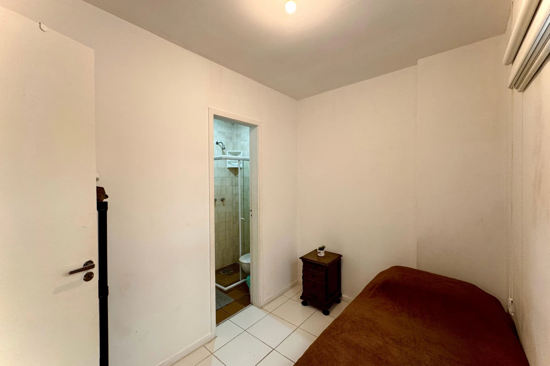 Furnished apartment, 96 m², with a glass-enclosed balcony — photo 24