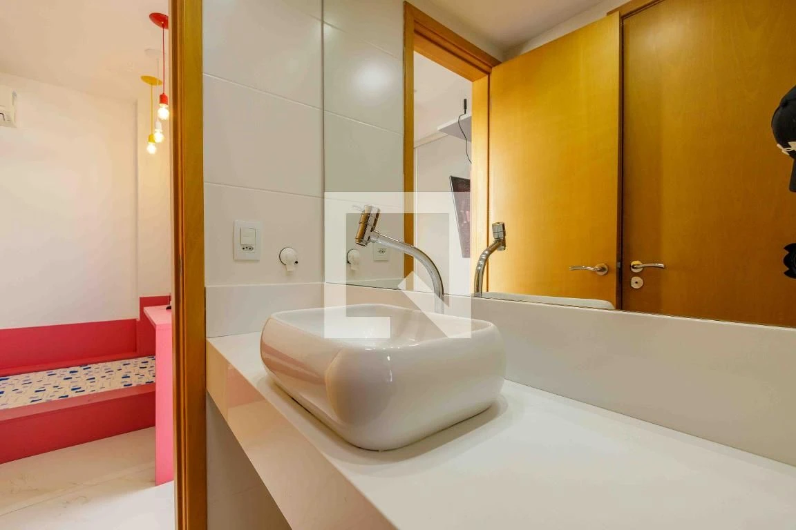 Apartamento mobiliado com 4 quartos e 4 banheiros — photo 51