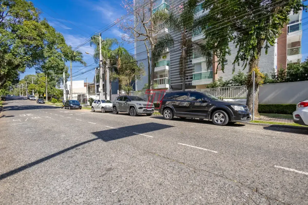 3-bedroom apartment with 197 m², 2 parking spots and balcony — photo 62