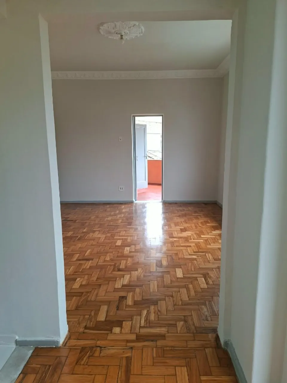 Wood or laminate floors in a 2-bedroom apartment, 120 m² — photo 12