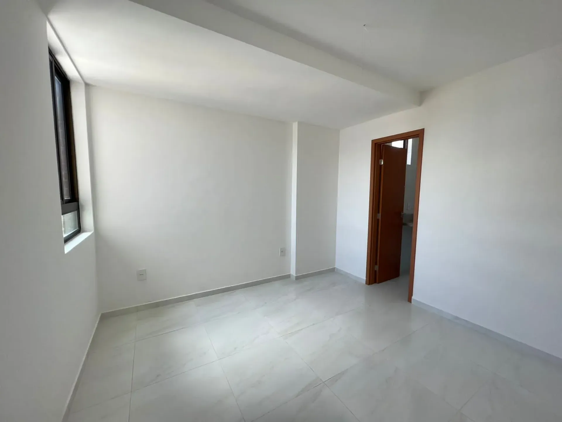 3-bedroom apartment in a building with a coworking space — photo 9