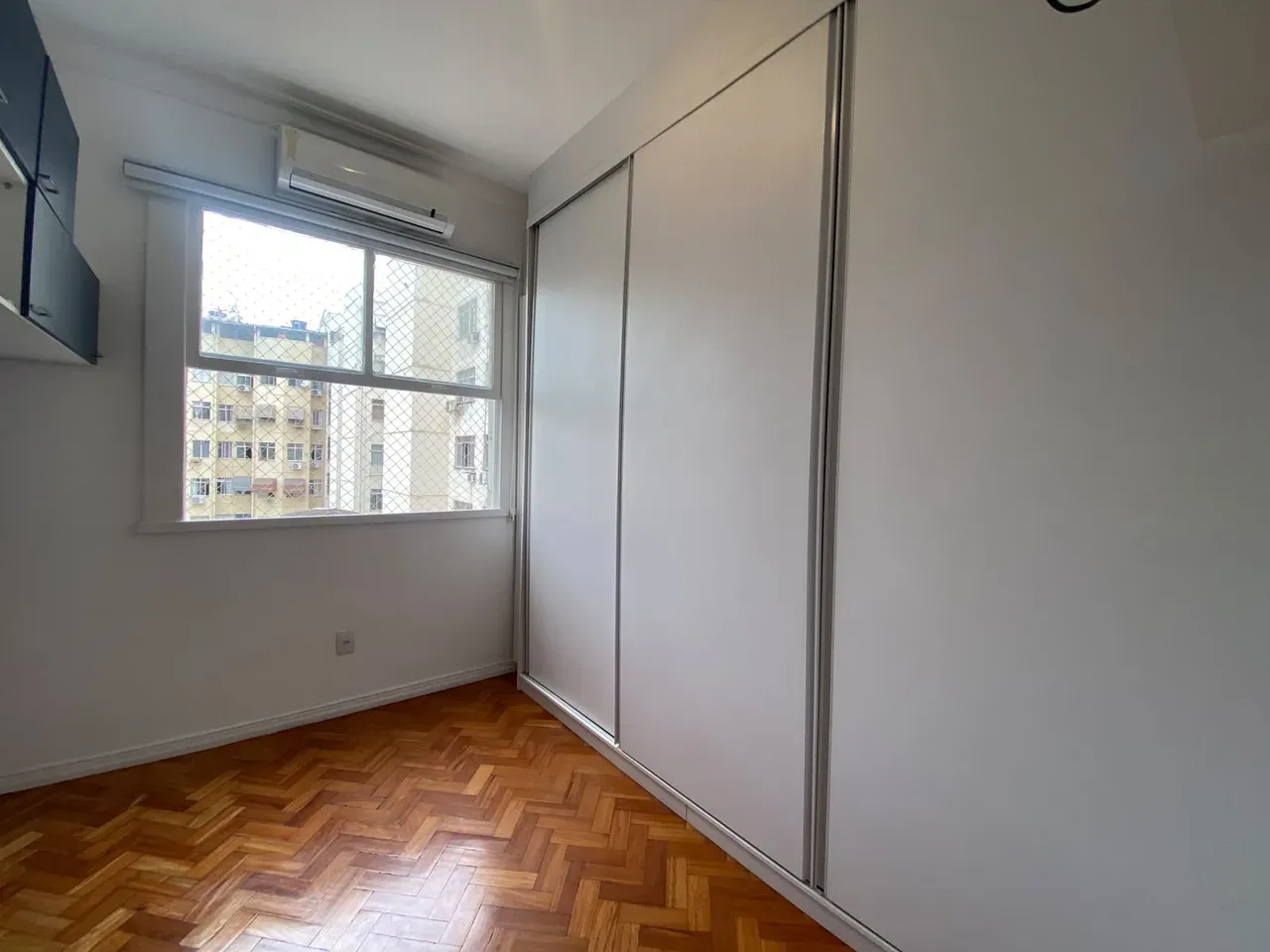 Apartment on the 7th floor with wood or laminate floors — photo 2