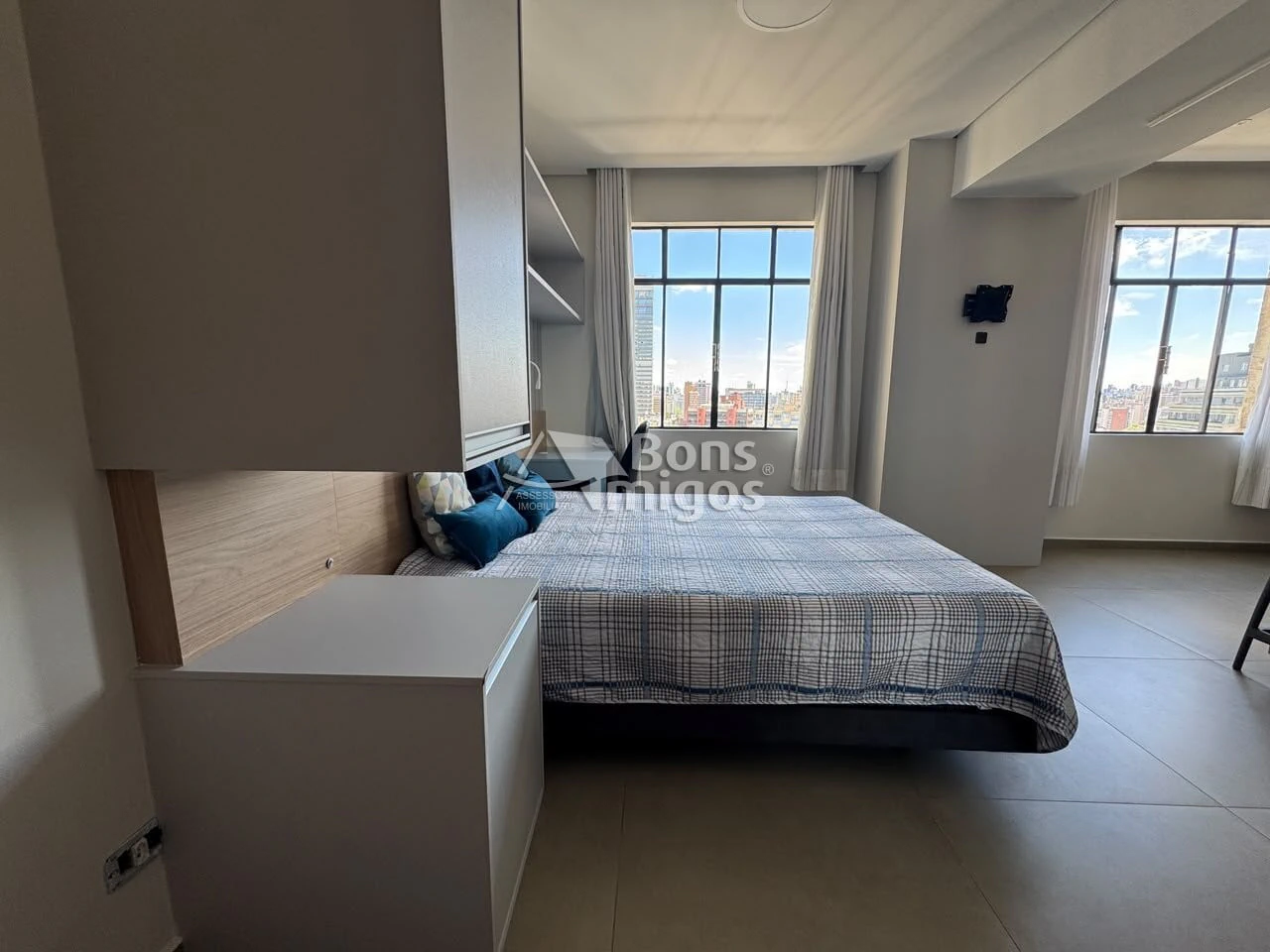 Furnished studio, 33 m², with a home office