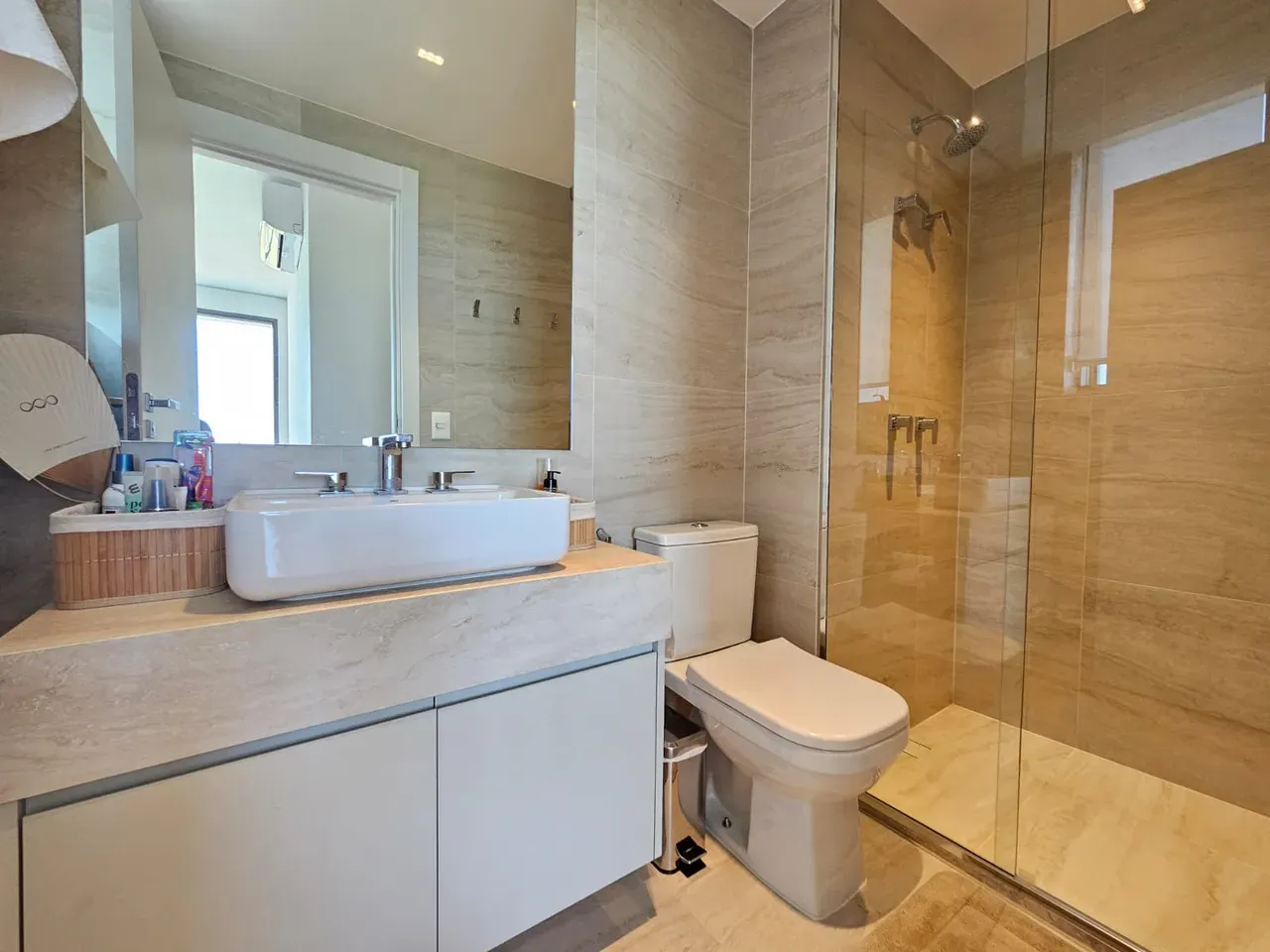 231 m² apartment with 3 bedrooms and 5 bathrooms — photo 25