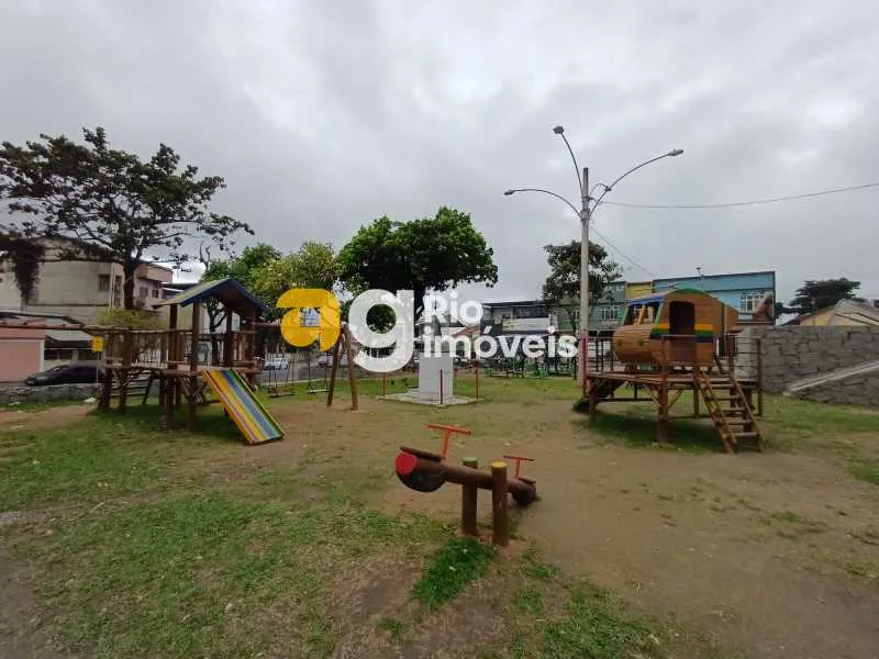 Casa de rua com 3 quartos, 2 banheiros e 100 m² — photo 18