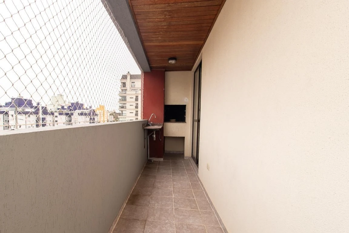 Rental apartment with 3 bedrooms and a balcony