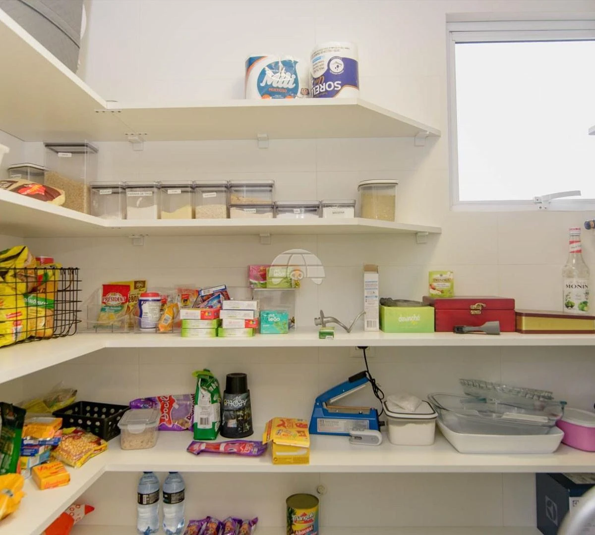 Furnished 3 en-suite apartment with open-plan kitchen — photo 40