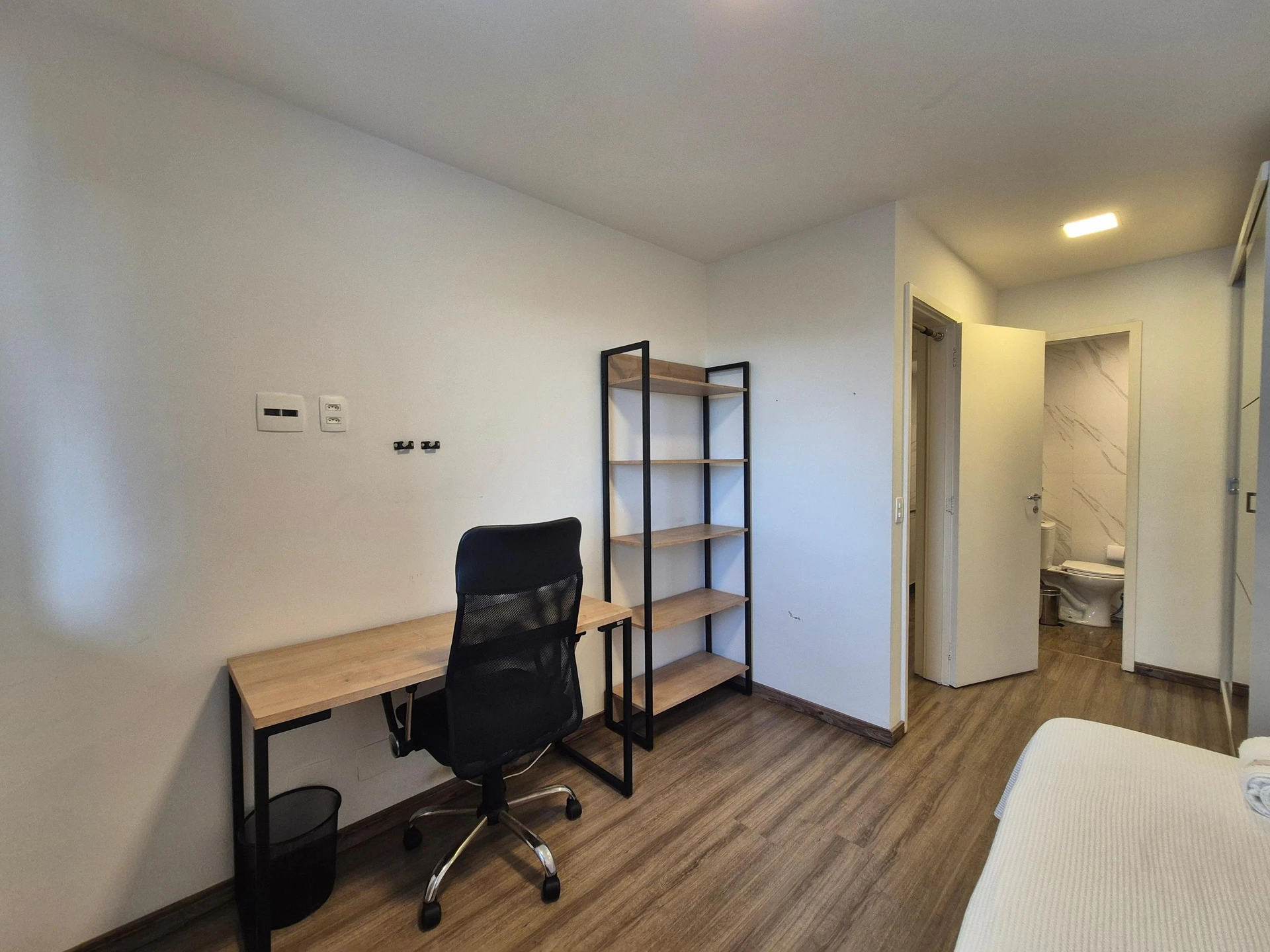 Furnished apartment with 2 en-suite bedrooms and 1 parking — photo 25