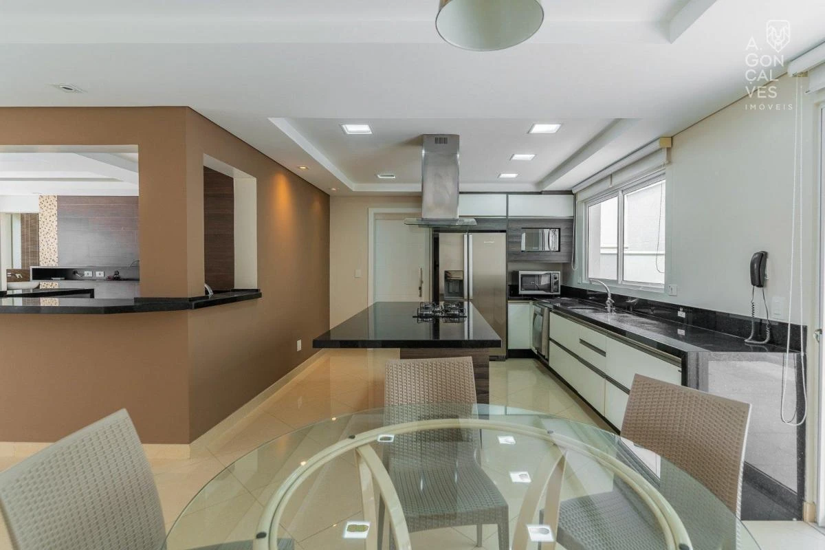4-bedroom house with floor-to-ceiling windows in Curitiba — photo 19