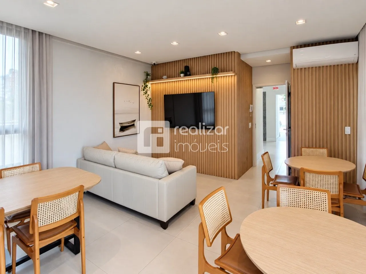 Furnished apartment, 32 m², with a glass-enclosed balcony — photo 22