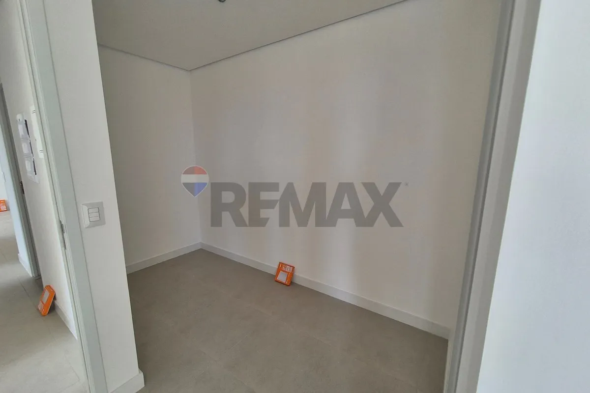 3-bedroom apartment in a building with a gym — photo 21