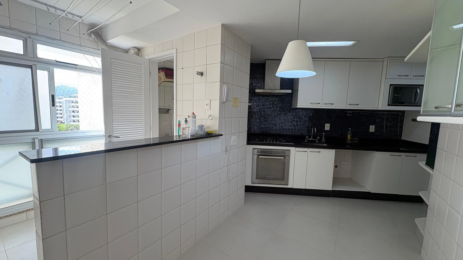 3-bedroom apartment with a glass-enclosed balcony — photo 40