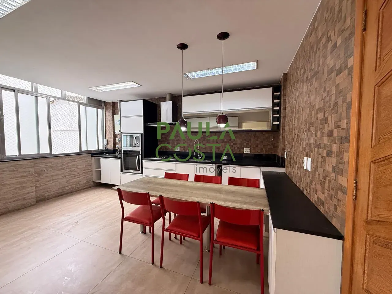 Top-floor apartment with 5 bedrooms and 5 bathrooms plus balcony grill — photo 4