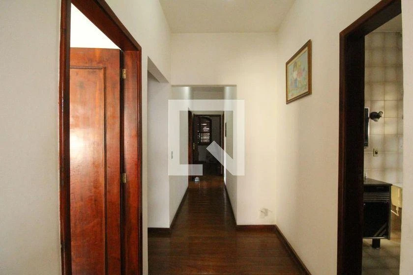 Rental house with 6 bedrooms and 3 en-suite, 599 m² — photo 44