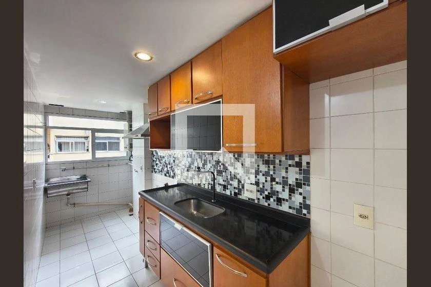 2-bedroom apartment in a building with a gym — photo 5