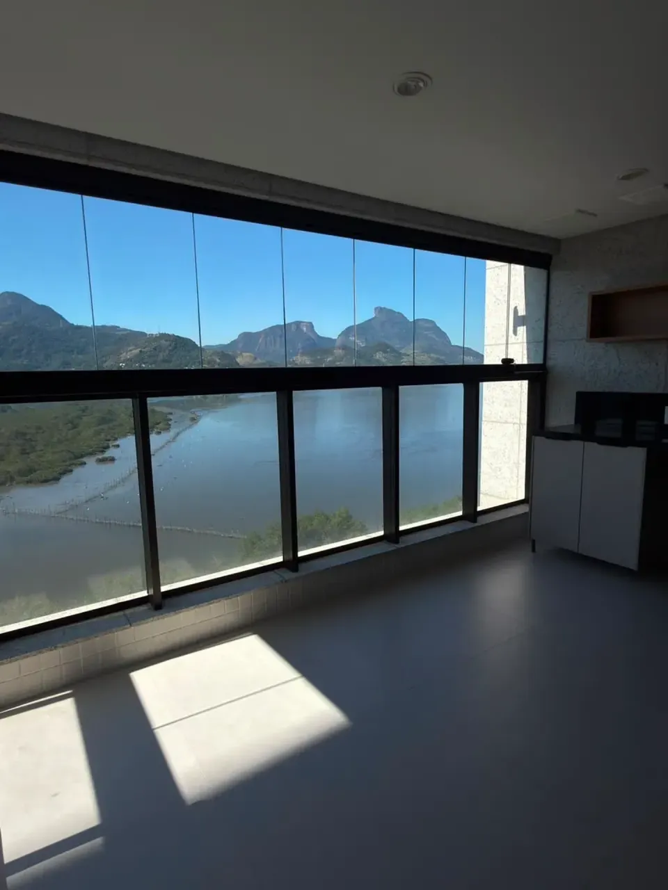 Apartment with open-plan gas kitchen, 2 bedrooms and 3 baths