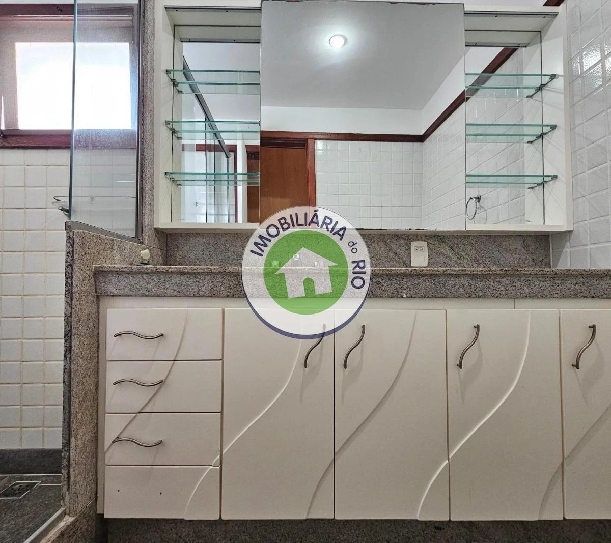 House with 4 bedrooms and 5 bathrooms plus balcony — photo 21