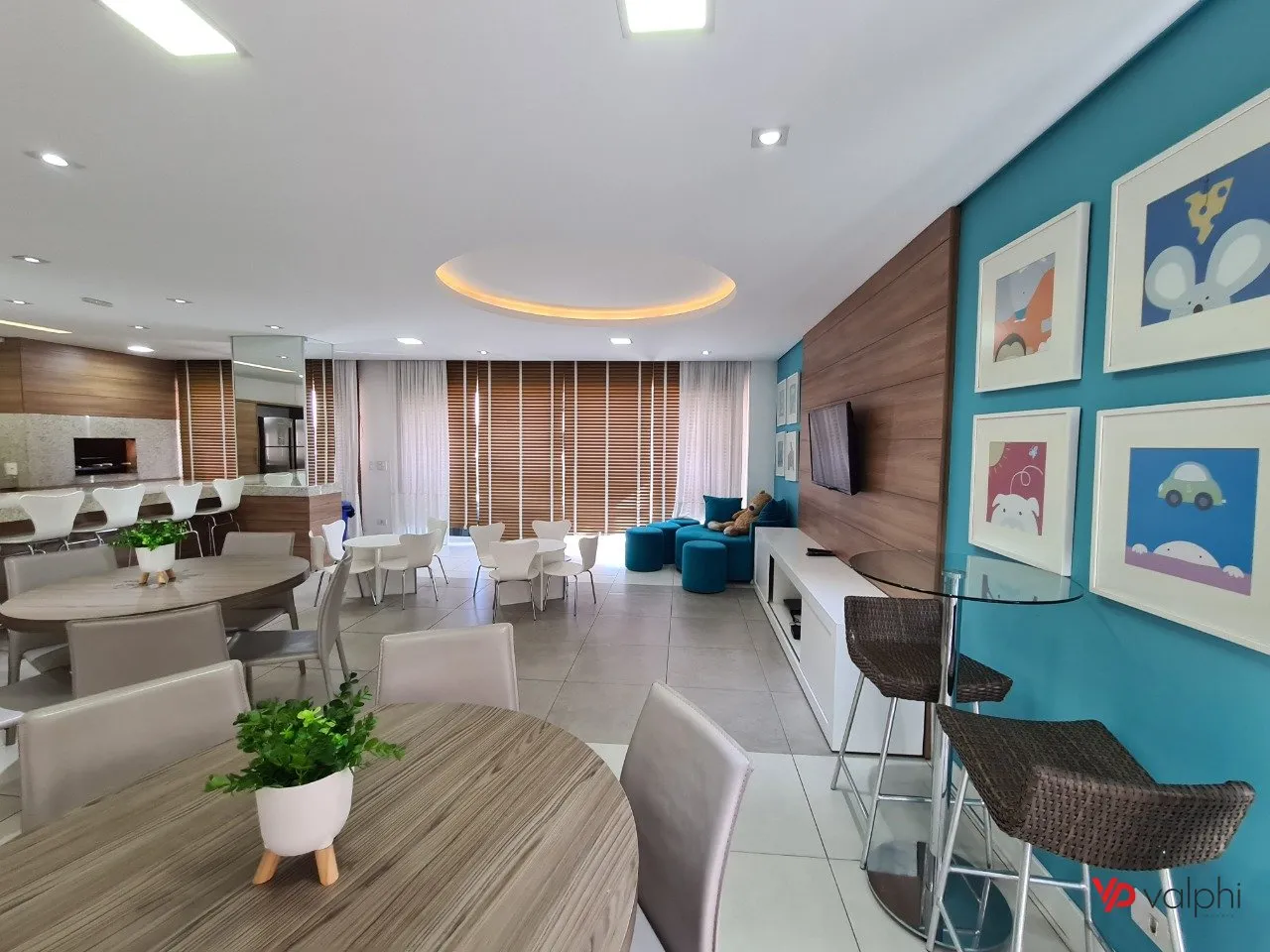 Furnished 2-bedroom apartment with enclosed balcony — photo 57