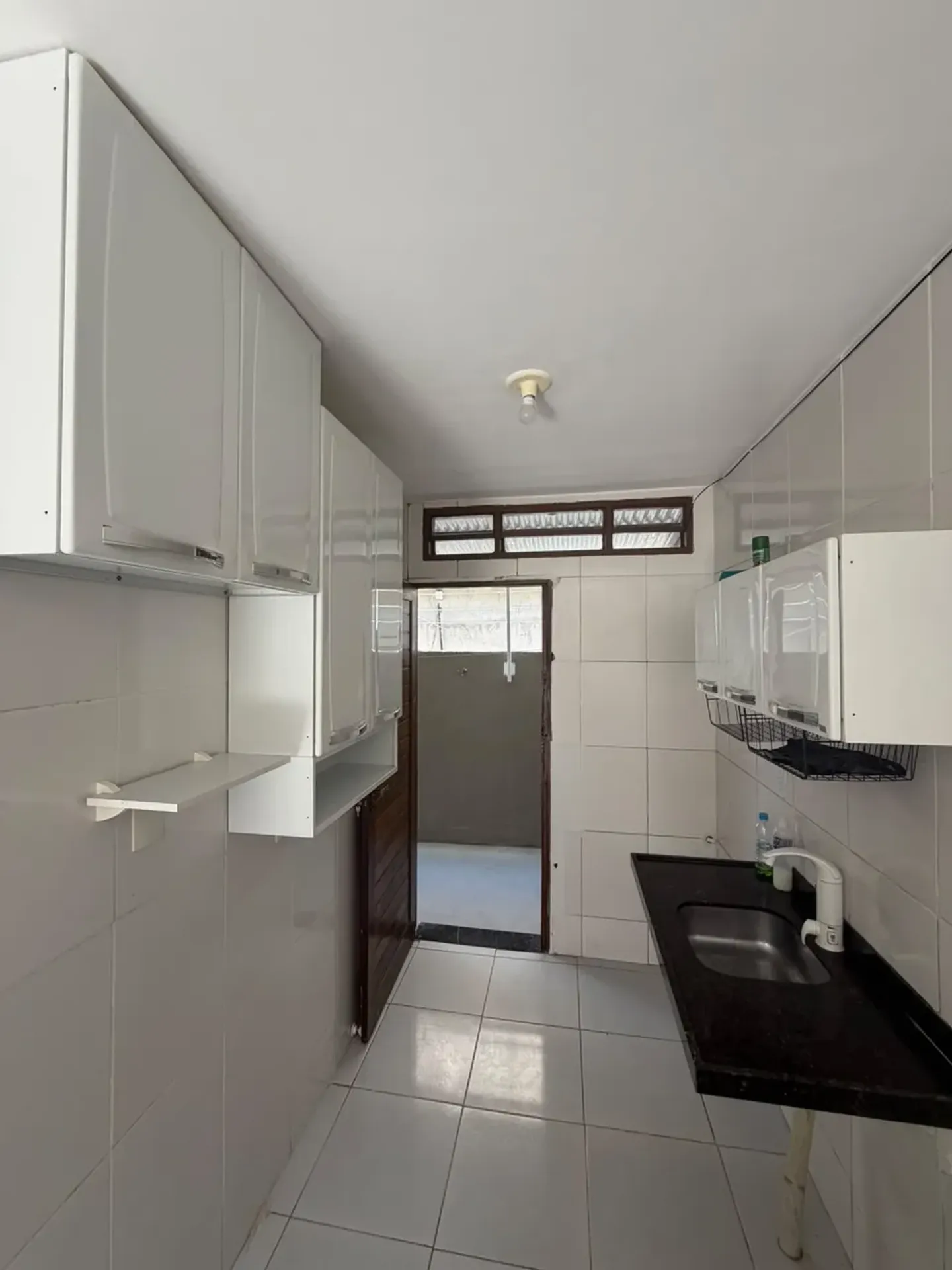Rental house with 2 bedrooms and a glass shower enclosure — photo 5